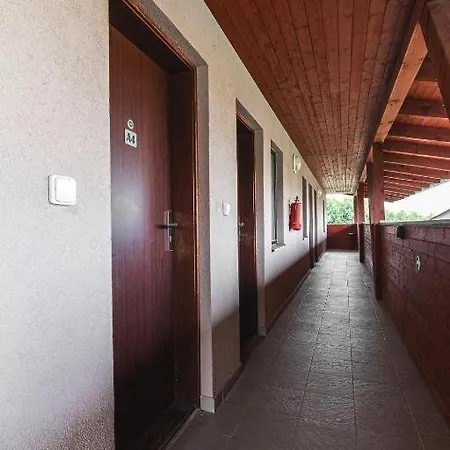 Moninec A4 Pro Az 6 Osob S Vyhledem Na Sjezdovku I Do Krajiny Apartman *