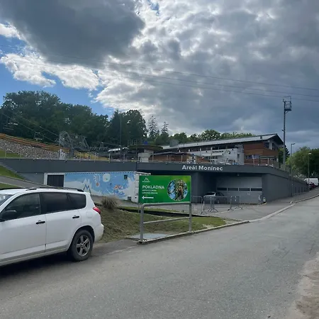 Monínec A4 Pro Až 6 Osob *