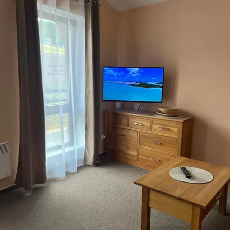 Moninec A4 Pro Az 6 Osob S Vyhledem Na Sjezdovku I Do Krajiny Sedlec-Prcice