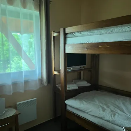 Moninec A4 Pro Az 6 Osob S Vyhledem Na Sjezdovku I Do Krajiny * Sedlec-Prcice